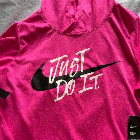 NWT: Nike DRI fit long sleeve with hood